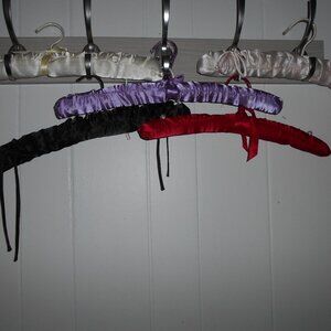 Padded Hangers  Bundle of 5     16 inch